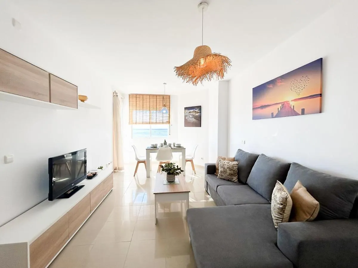 Apartment On The 1St Line Of The Sabinillas Beach With Sea Views サン・ルイス・デ・サビニリャス スペイン