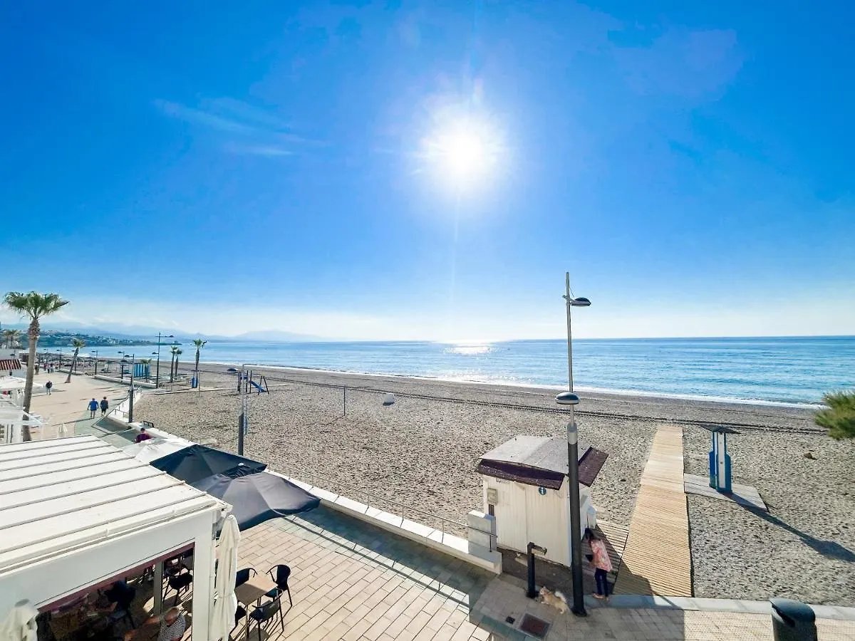 Apartment On The 1St Line Of The Sabinillas Beach With Sea Views サン・ルイス・デ・サビニリャス スペイン