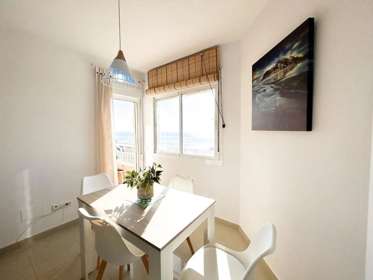 Apartment On The 1St Line Of The Sabinillas Beach With Sea Views サン・ルイス・デ・サビニリャス スペイン